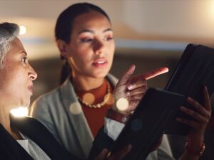 Mentoring junior lawyer on AI concept