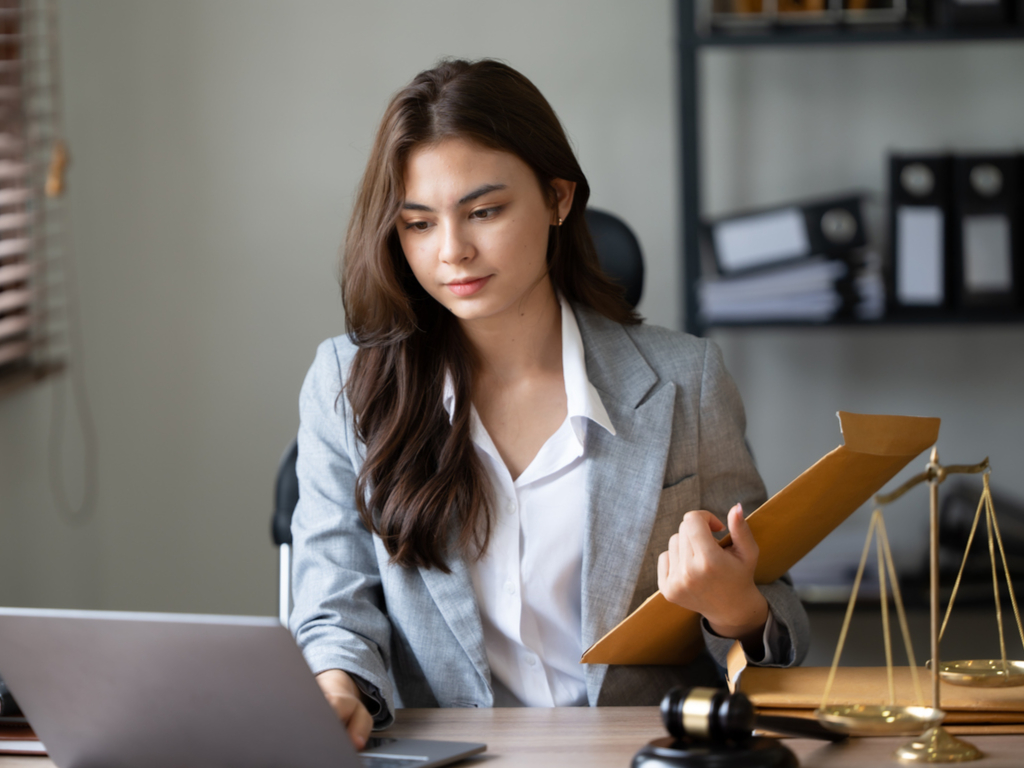 AI and In-House Legal Careers: What Junior Lawyers Must Do to Stay Competitive
